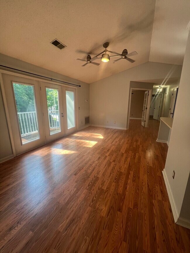 Foto del edificio - 5934 W Friendly Ave