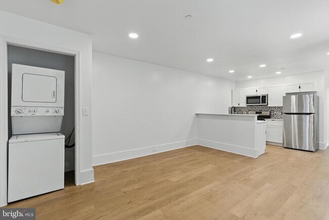 Foto del edificio - 1637 W Girard Ave