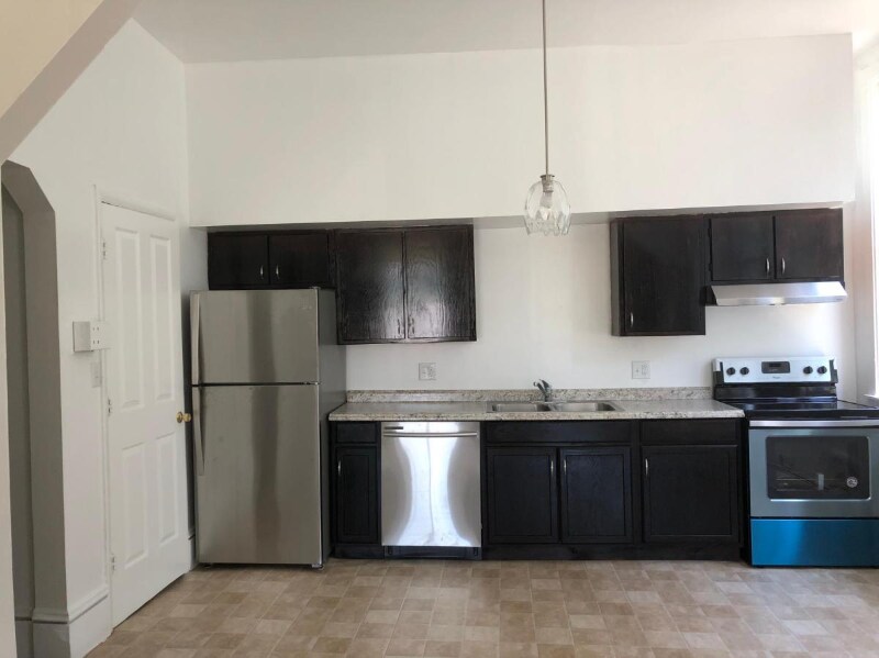 Primary Photo - 313 Rutger St