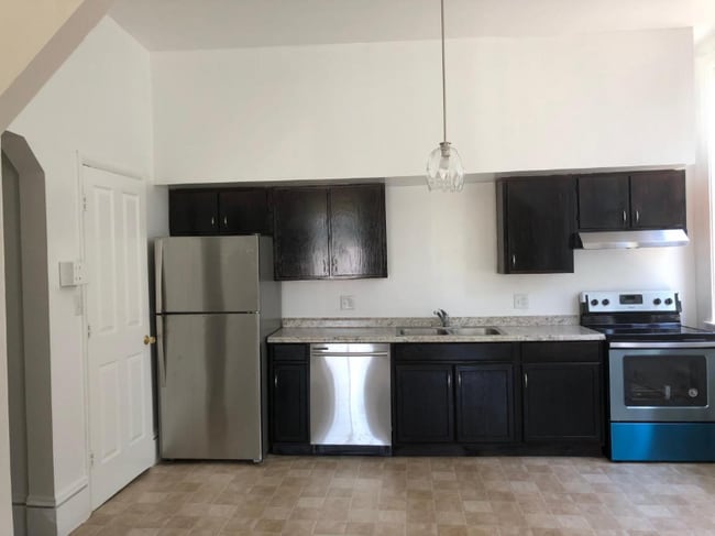 Building Photo - 313 Rutger St