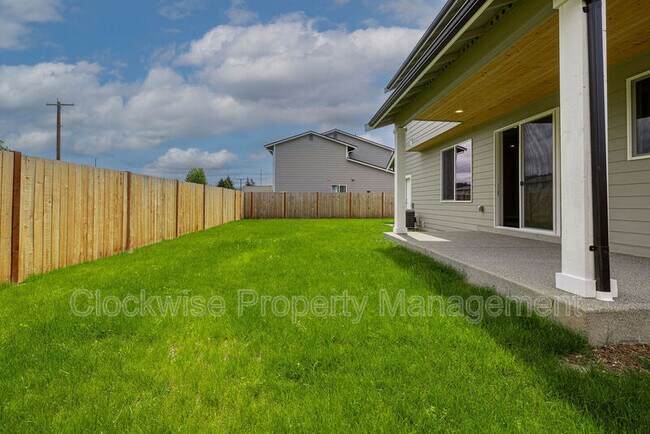 Building Photo - 206 Tacoma Ct NW