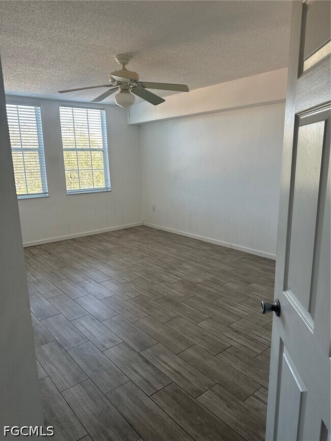 Foto del edificio - 8659 River Homes Lane