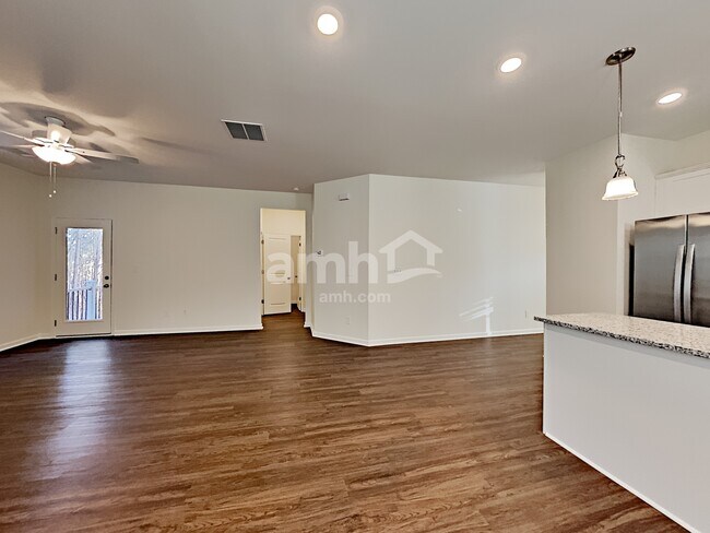 Foto del edificio - 172 Landsdown Xing