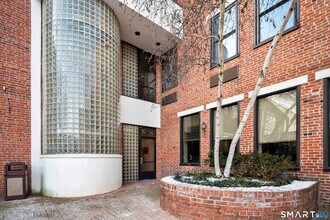 Building Photo - 32 Haviland St