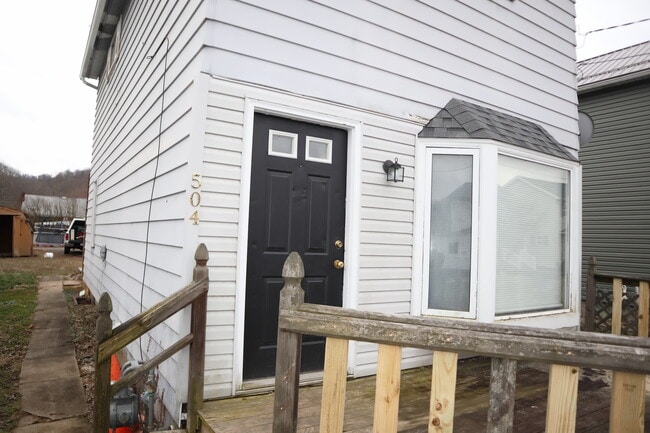 Foto del edificio - 504 Underwood Ave