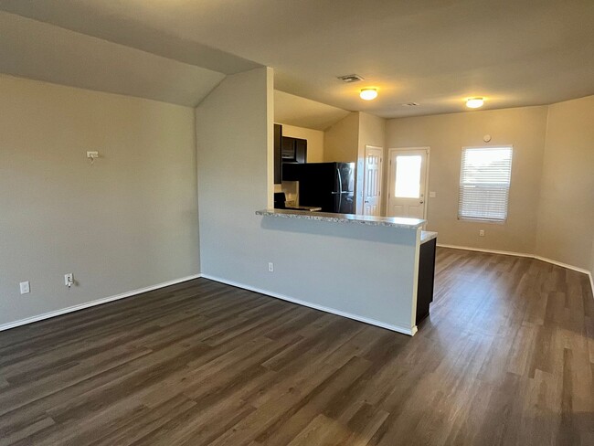 Foto del edificio - Great 3 Bed, 2 Bath In Yukon Schools!! New...