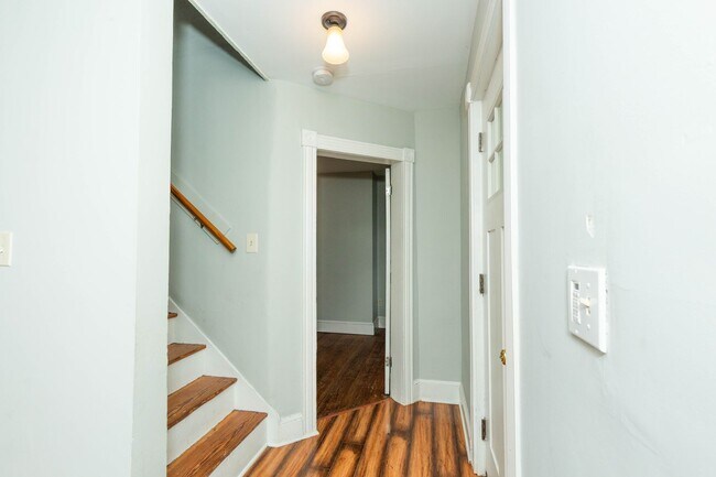 Foto del edificio - 2 Bed, 2 Bath Farmhouse-Style Home in Kear...