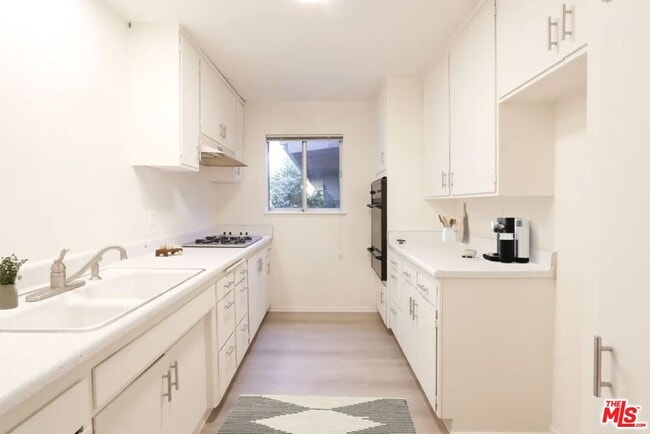 Building Photo - 12958 Valleyheart Dr