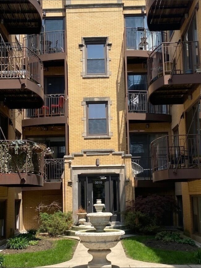 Foto del edificio - 3010 W Addison St