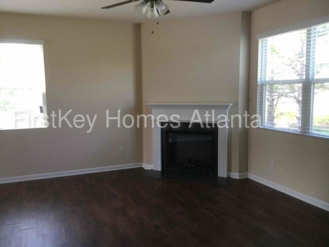 Foto del edificio - 440 Lake Ridge Ln