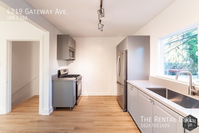 Building Photo - Sweet Silver Lake One Bedroom | Upper Unit...