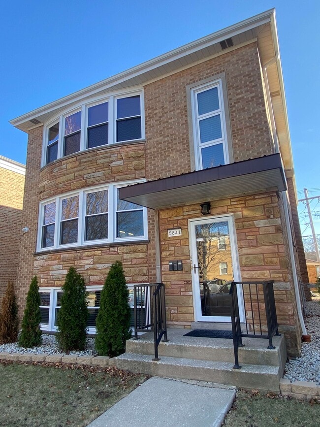 Building Photo - 5841 W Higgins Ave
