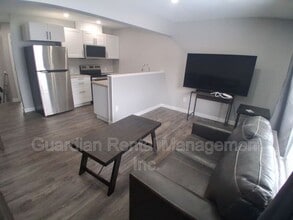 Building Photo - 215 Langworthy St