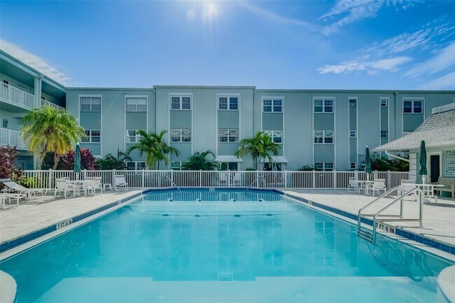 Building Photo - 1706 Belleair Forest Dr