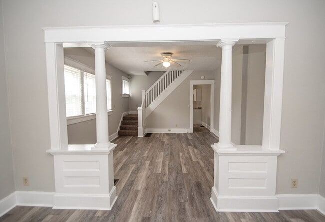 Building Photo - "Charming 3-Bed Duplex Retreat on E Ohio S...