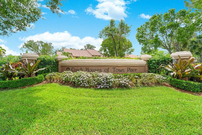 Building Photo - 5750 Coach House Cir