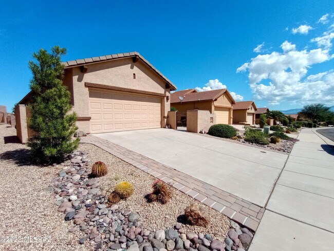 Building Photo - 1074 W Pastora Peak Dr