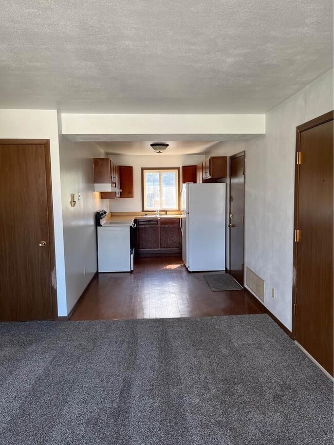 Kitchen - 7811 8 1/2 St W