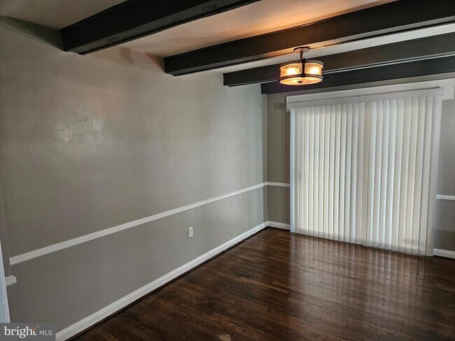 Foto del edificio - 1285 Cedarcroft Rd