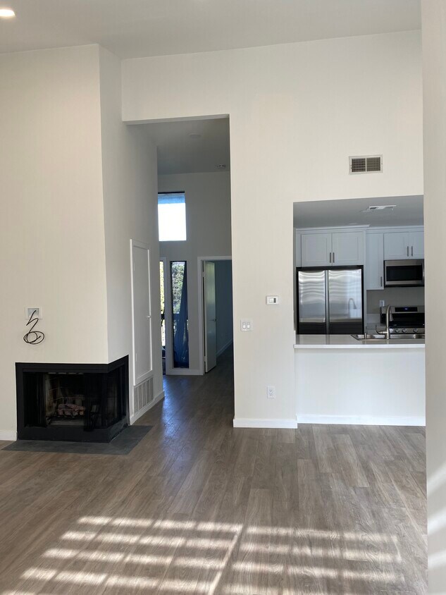 2516 W MacArthur Blvd Unit L, Santa Ana, CA 92704 Condo for Rent in