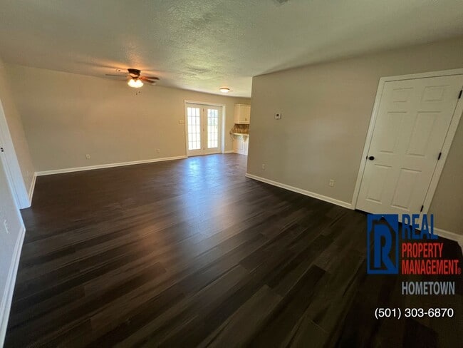 Building Photo - 10 Woodbriar Ct