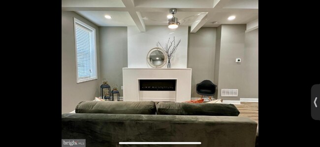 Foto del edificio - 4033 Woodhaven Ave
