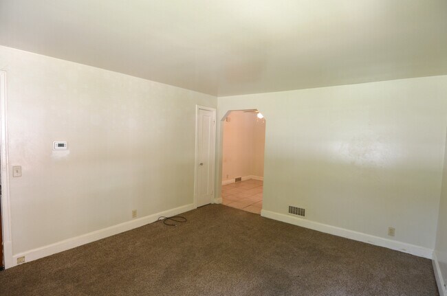 Building Photo - 1657 Cedar Ave