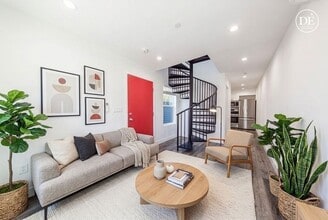 Building Photo - 3015 Alsace Ave