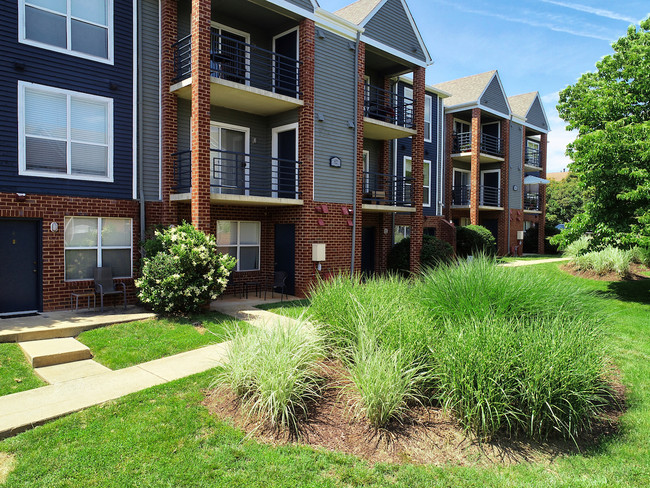 Lush courtyards - Barclay Place