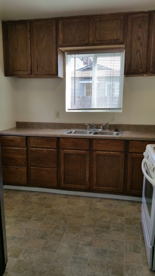 Building Photo - 6040