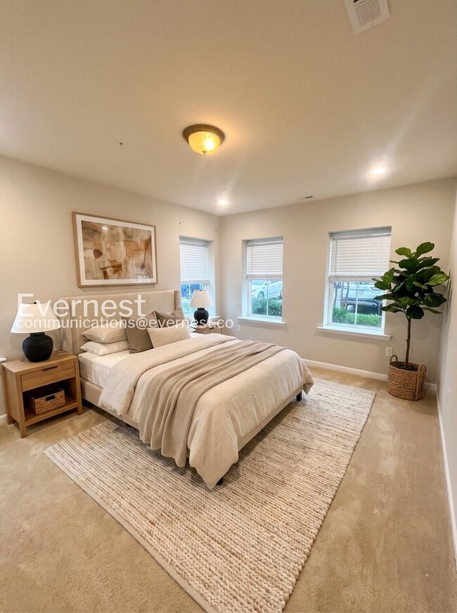 Building Photo - 14001 Briars Cir
