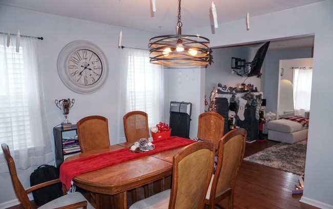 Building Photo - 122 Shepard Ave