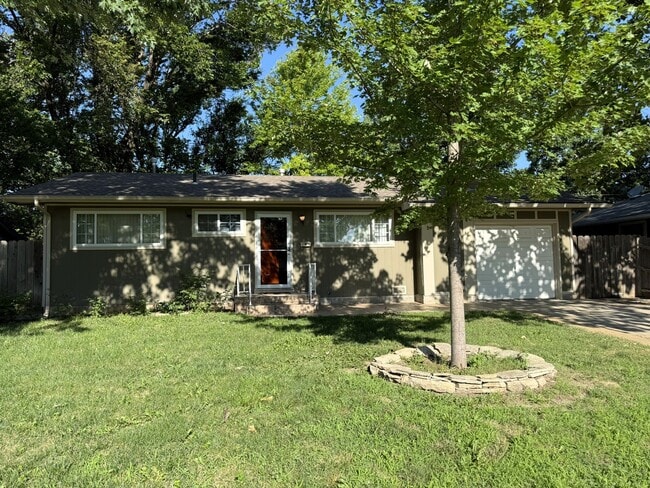 Building Photo - 3147 S Gordon Ave