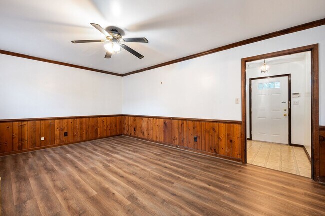 Building Photo - BEECHWOOD