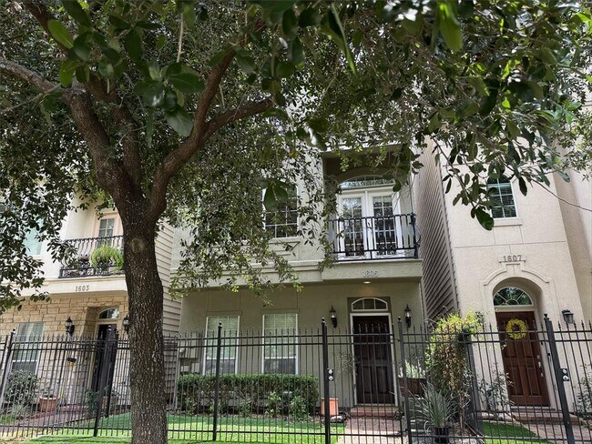 Foto del edificio - 1605 Summer St