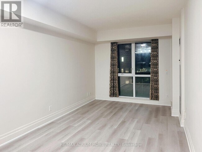 Photo du bâtiment - 1 Upper Duke Crescent