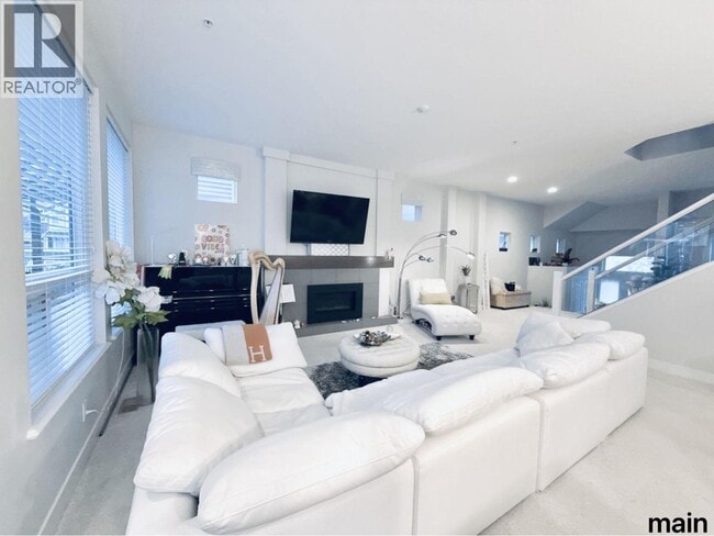 Building Photo - 10325 Wynnyk Way