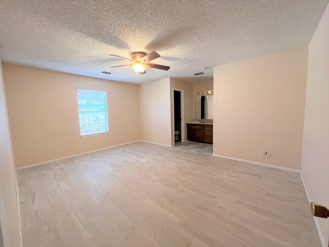 Foto del edificio - 4616 Crockett Ave