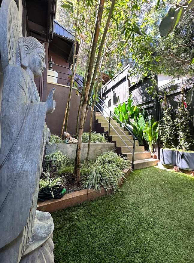 Foto del edificio - 8591 Crescent Dr