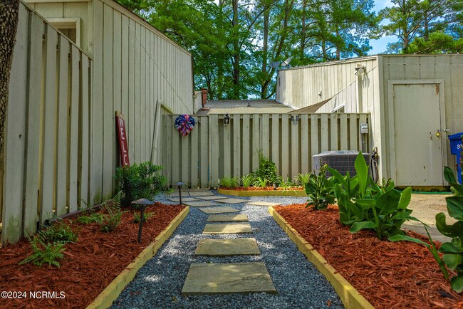 Building Photo - 109 Mallard Cove