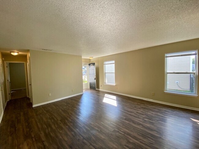Foto del edificio - Wonderful 3 Bedroom 2 Bathroom Ranch Home ...