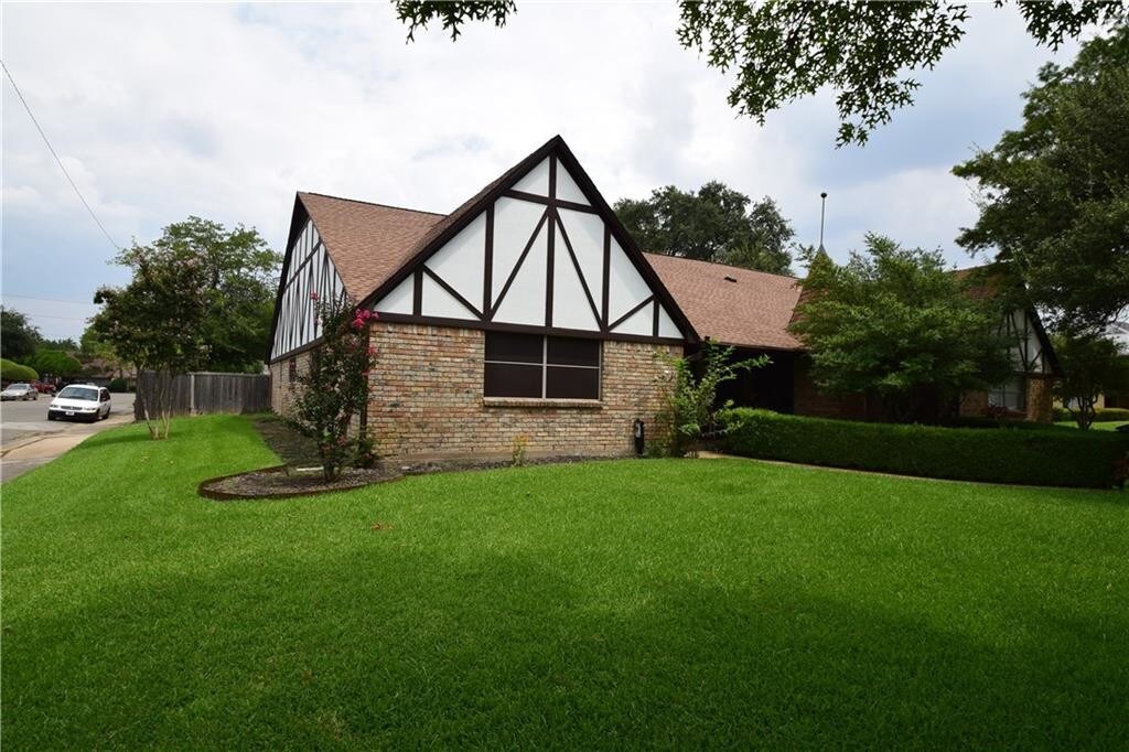 Primary Photo - 7603 Village Trail Dr