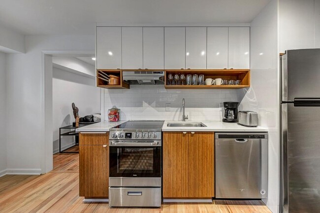 Building Photo - 301 Glen Iris Dr NE