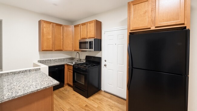 Building Photo - 4605 N Kimball Ave