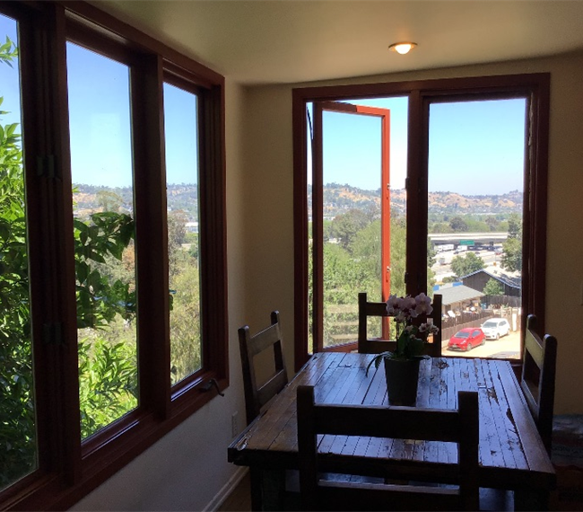 Dining room - 2596 Adelbert Ave