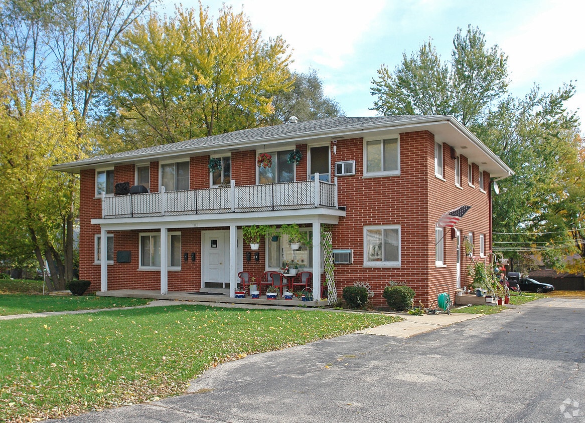 211 Jefferson St, Waterford, WI 53185 Apartments in Waterford, WI