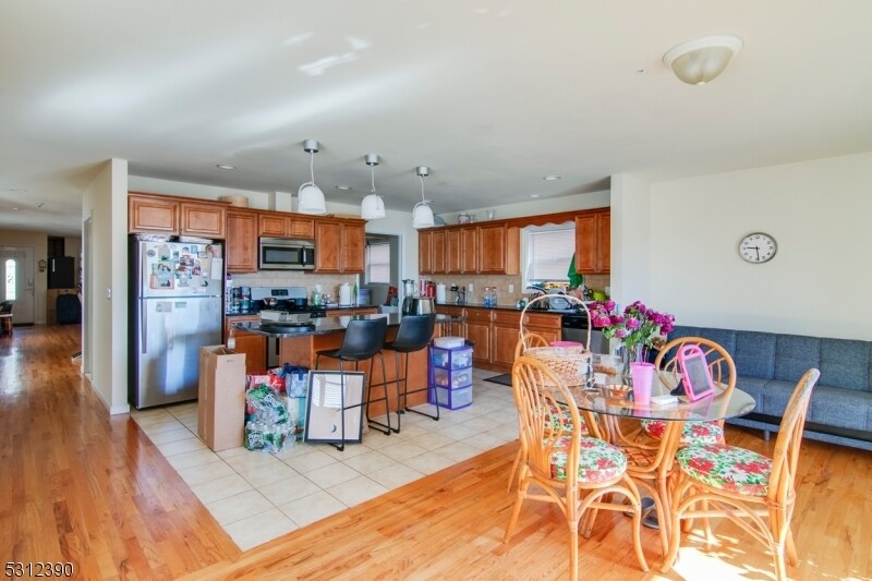 Foto principal - 6500 Madison St