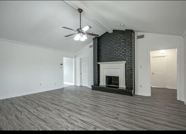 Foto del edificio - 41 Cabernet Dr