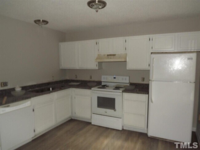 Building Photo - 4230 Kaplan Dr