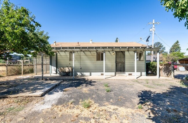 Foto del edificio - 9550 Monterey Rd